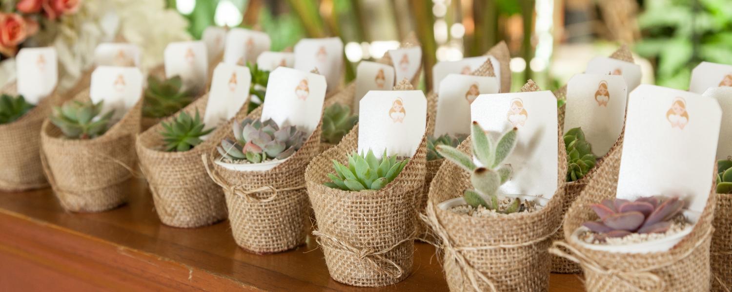 banner of Some Unique Wedding Favors Will Keep Wedding Guests Entertained
